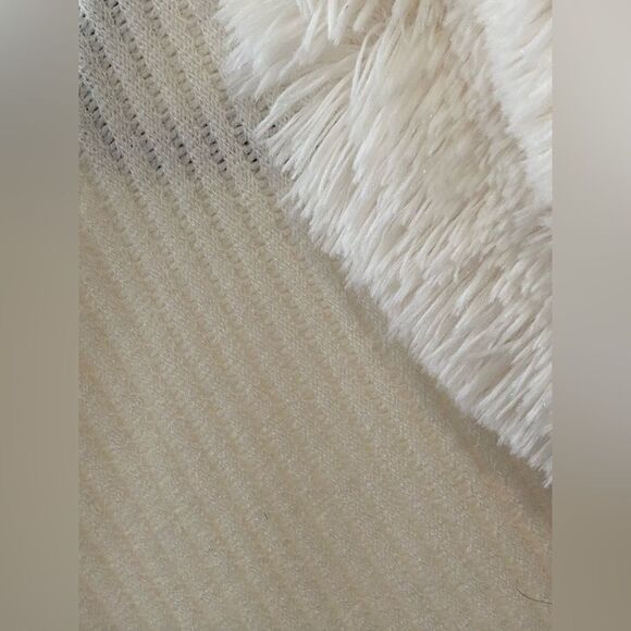 Steve Madden OS Faux Fur Collar Poncho Sweater Knit Beige light cream cape - Picture 6 of 8